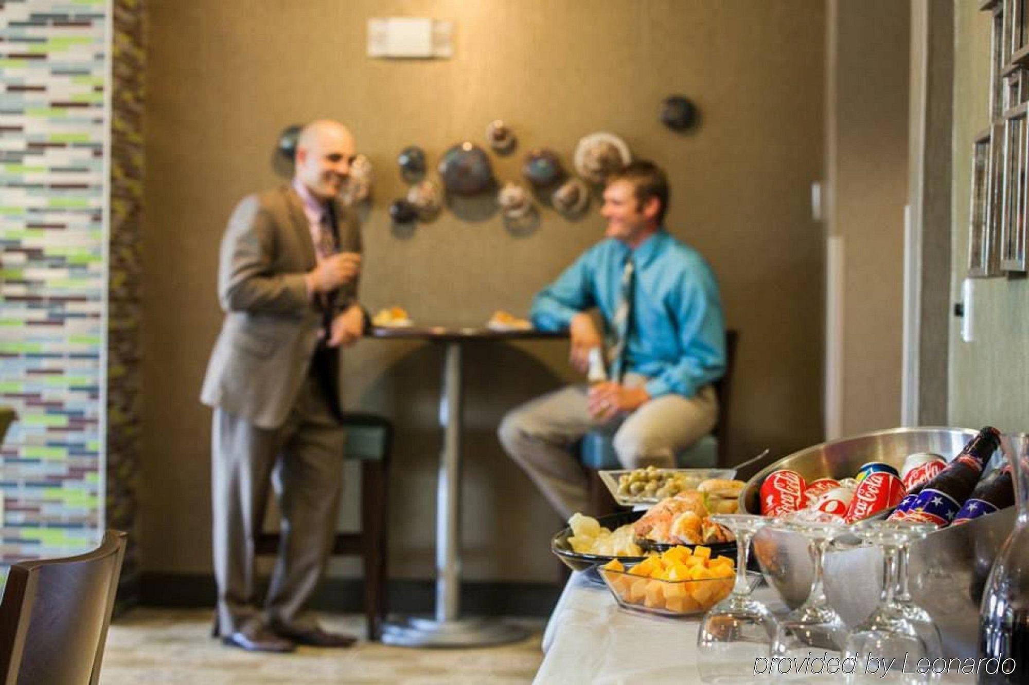 Holiday Inn Express Hotel & Suites Sioux Falls-Brandon By Ihg Exterior foto